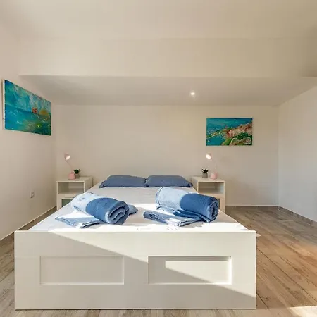 Апартаменты 1 Bedroom Beautiful In *