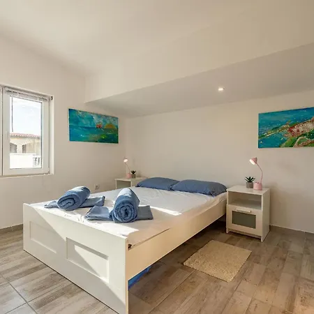 Апартаменты 1 Bedroom Beautiful In