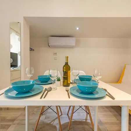 Апартаменты 1 Bedroom Beautiful In Вир