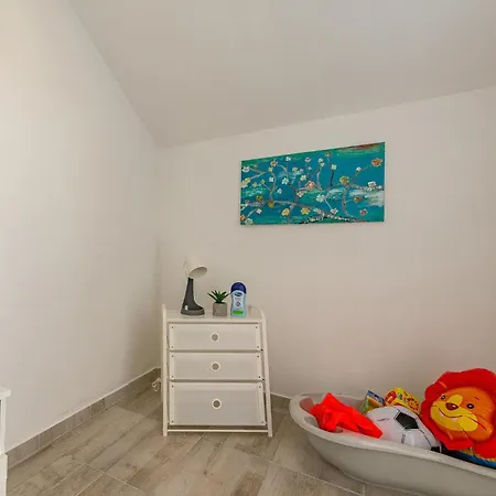 1 Bedroom Beautiful In Апартаменты Вир