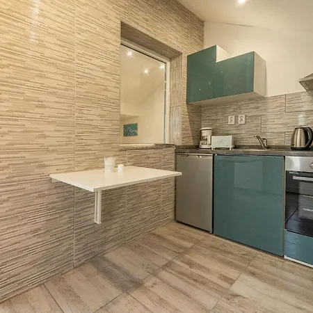 1 Bedroom Beautiful In *