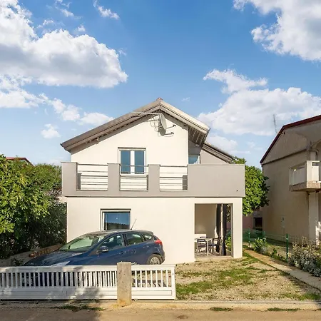 Апартаменты 1 Bedroom Beautiful In *