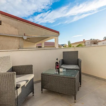 1 Bedroom Beautiful In * Вир