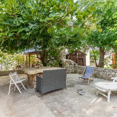 1 Bedroom Beautiful In