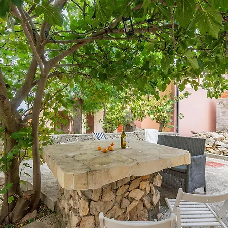 Апартаменты 1 Bedroom Beautiful In