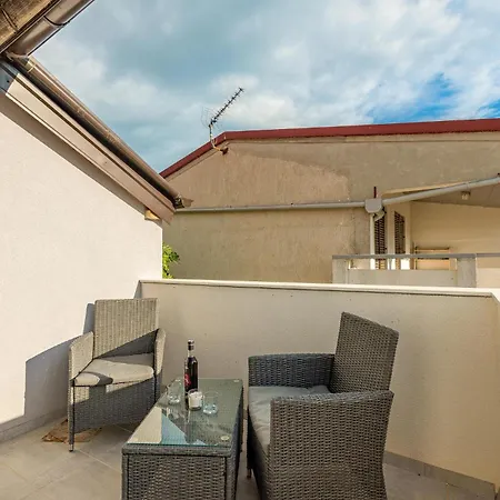 1 Bedroom Beautiful In Вир