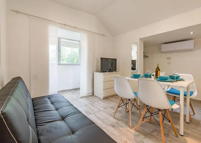 Cozy In With Wifi Apartamento Vir